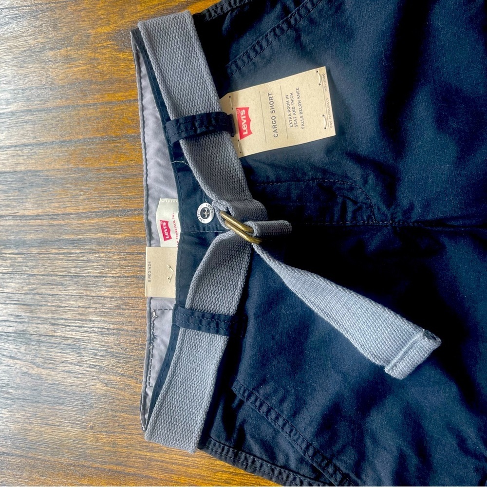 Levi’s Cargo Short. Black with gray belt. Boys size 8 Reg W24. NEW WITH TAGS
